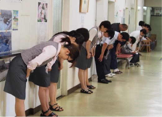 毎日、スタッフ一同、朝のご挨拶で皆様をお迎えしております。